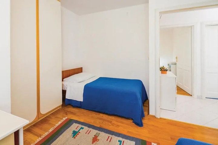 Room 3 of 16