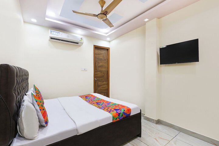 Room 14 of 34