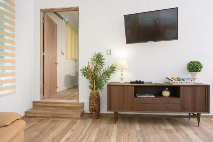 Room 5 of 17