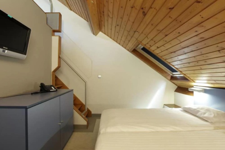 Room 4 of 55
