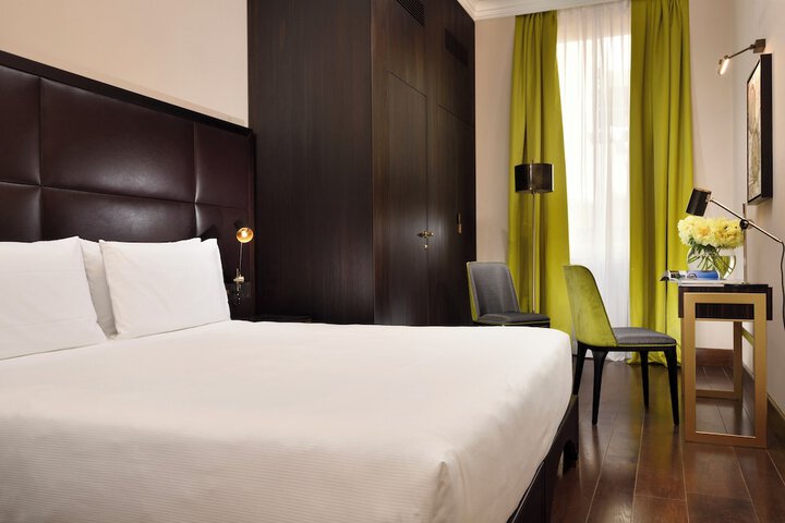 Room 32 of 74