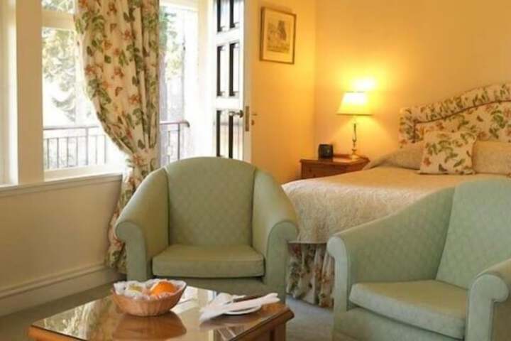 Room 4 of 10