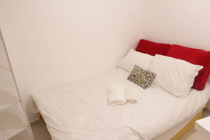 Room 5 of 10