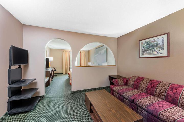 2 Queen Beds (11 of 11)
