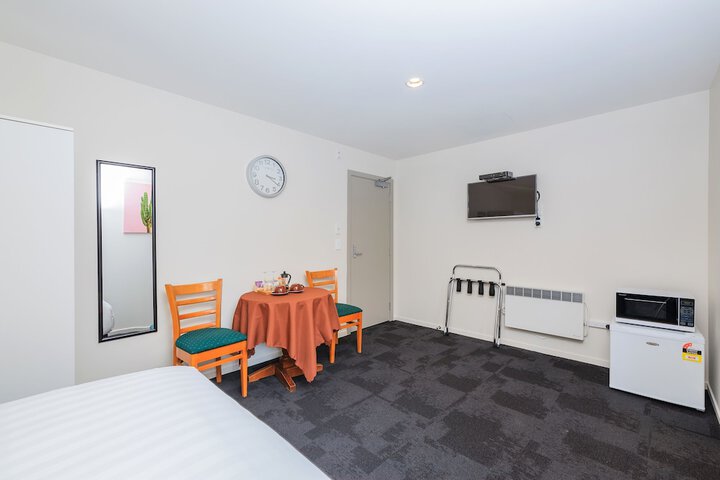 Room 7 of 24