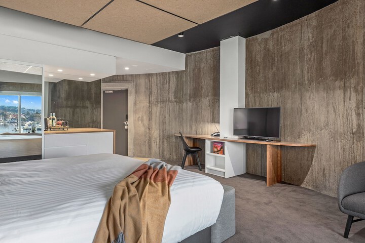 Room 12 of 148