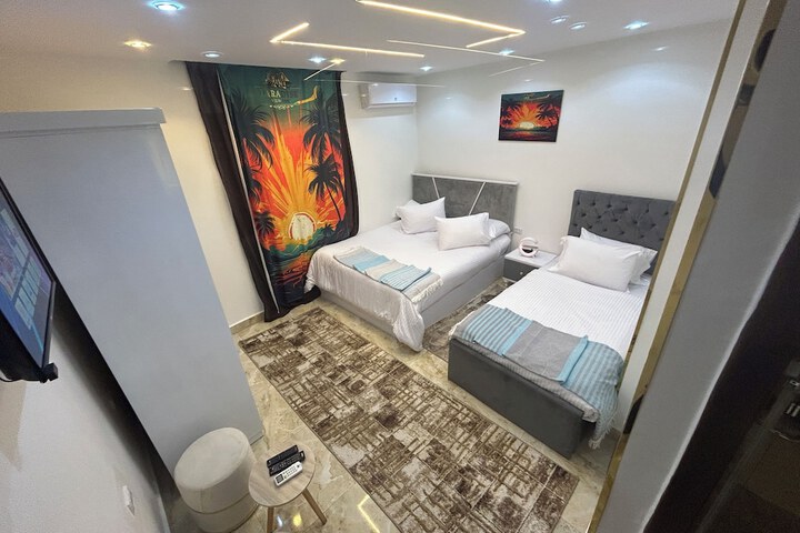 Room 28 of 79
