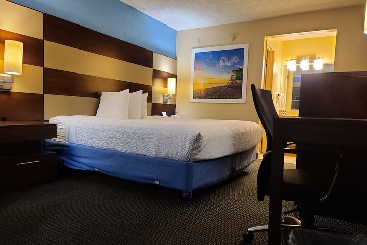 1 King Bed (1 of 9)