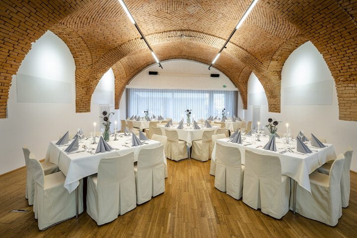 Ballroom/Hall 56 of 72