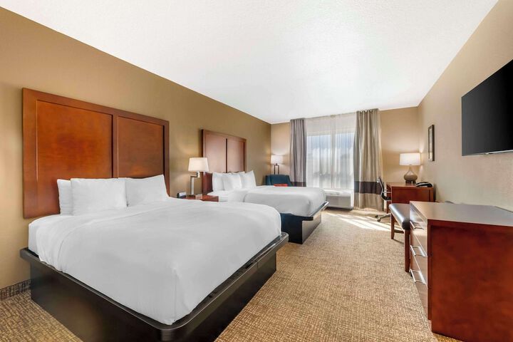 2 Queen Beds (1 of 9)
