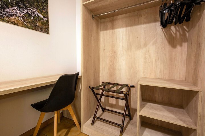 Room 19 of 48