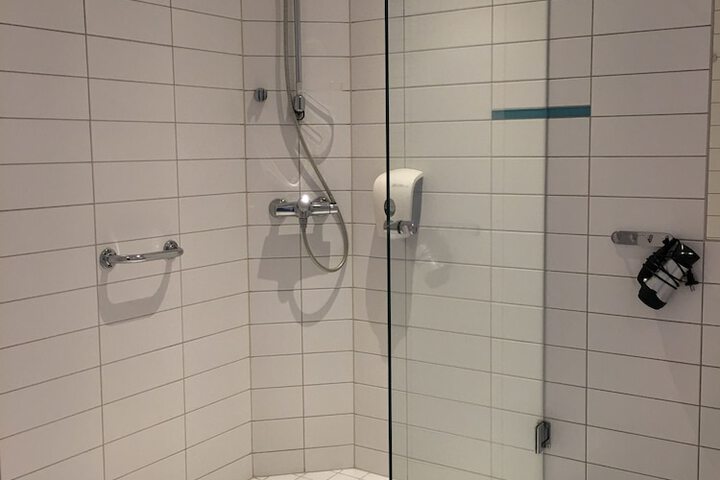 Room 9 of 73