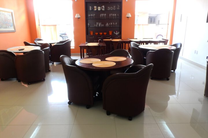 Lounge 22 of 39