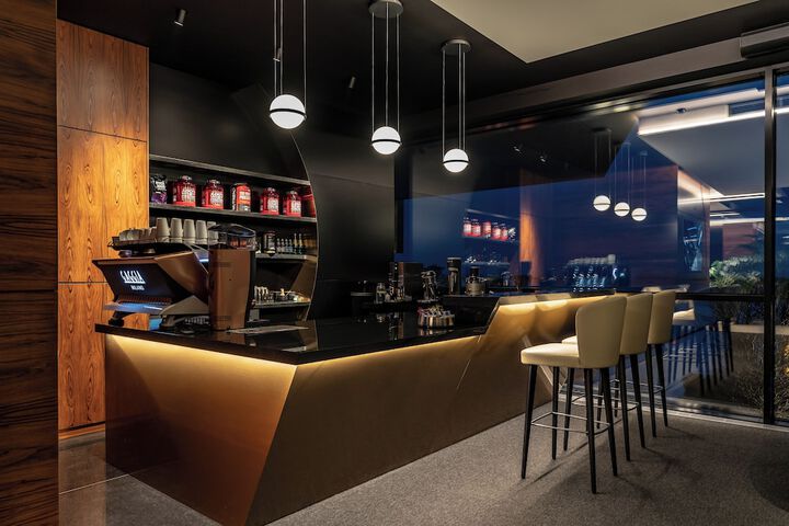 Lounge 42 of 55