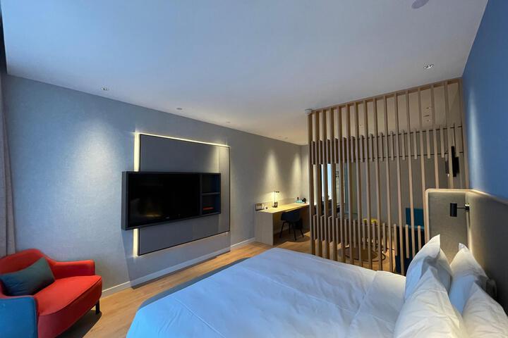 Room 33 of 50