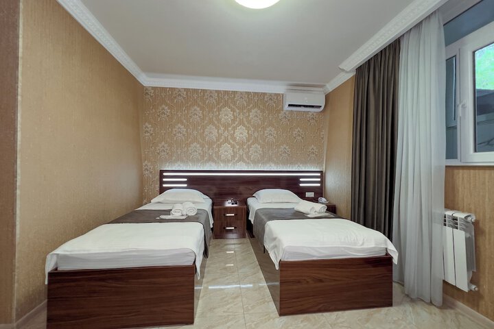 Room 6 of 77