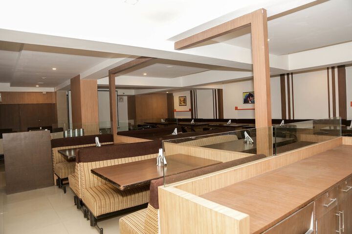 Lounge 64 of 79