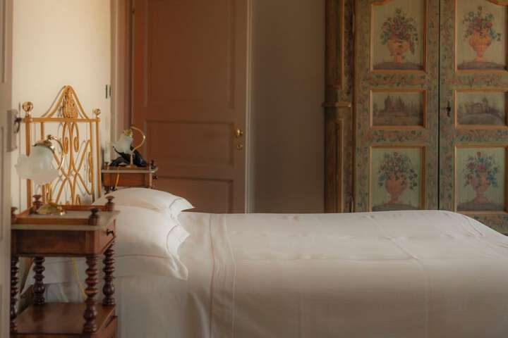 Room 5 of 48