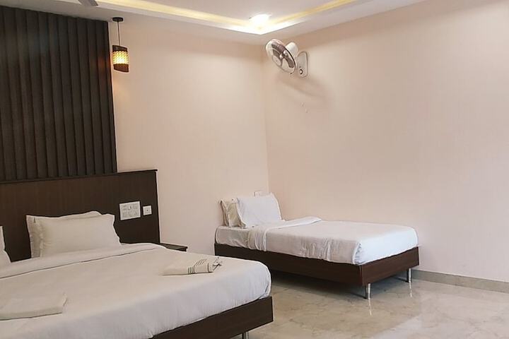 Room 8 of 13