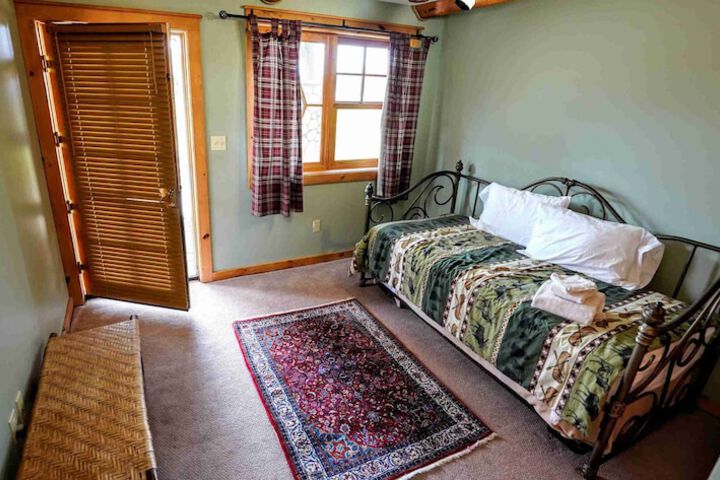 Room 51 of 241