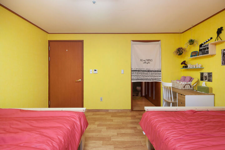 Room 30 of 51
