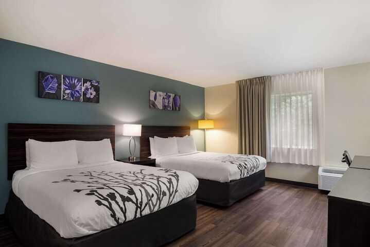 2 Queen Beds (1 of 8)
