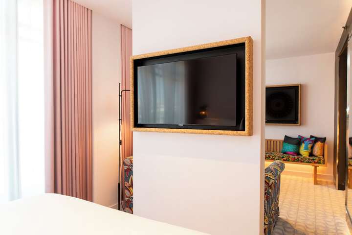Room 3 of 192