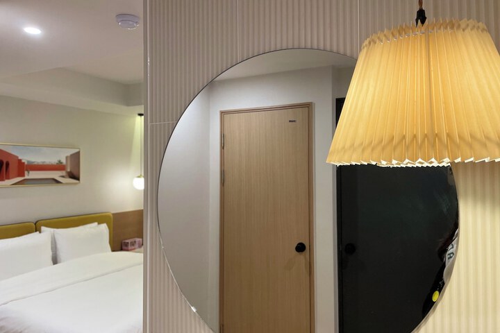 Room 6 of 60