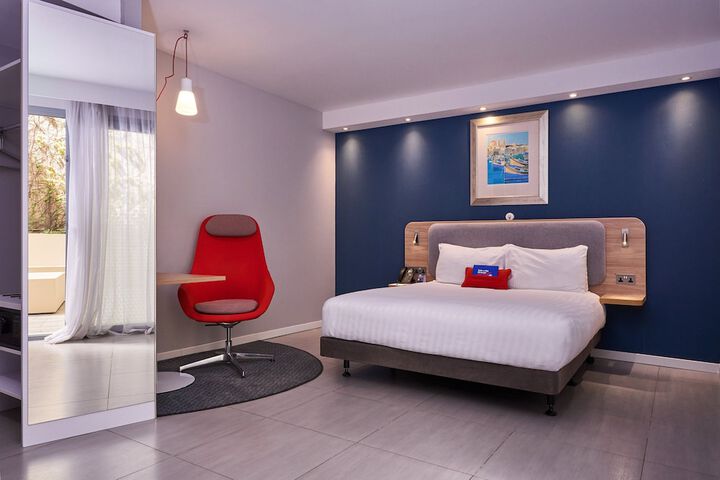 Room 33 of 99