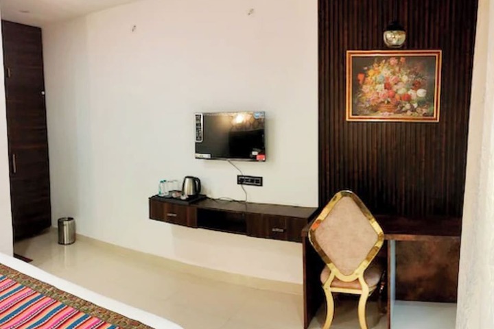 Room 13 of 25