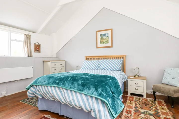 Room 4 of 12