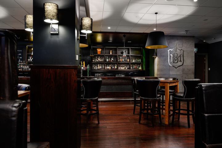 Lounge 73 of 86