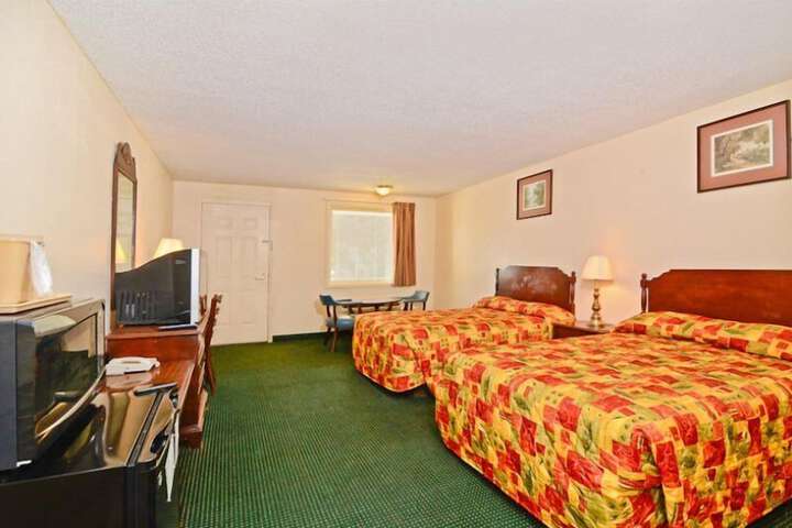 2 Double Beds (3 of 7)