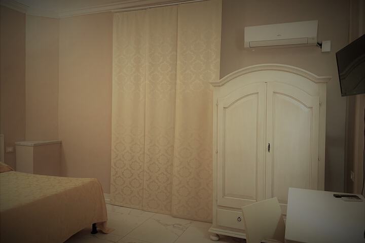 Room 9 of 35