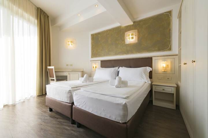 Room 6 of 31