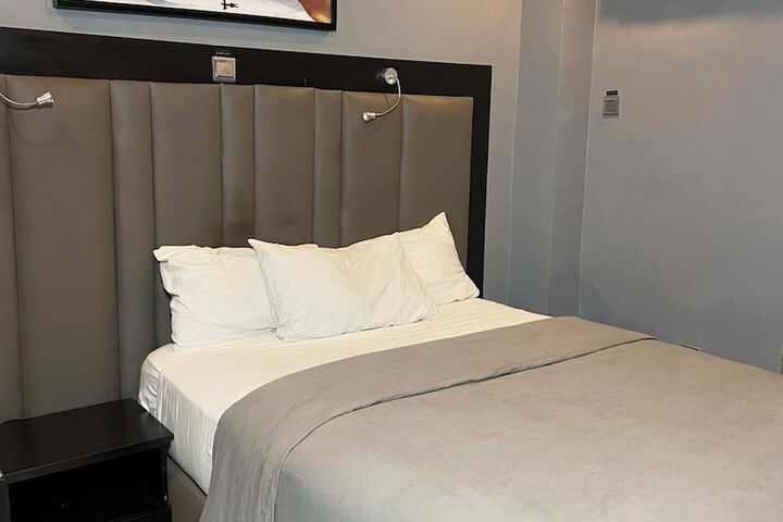 Room 18 of 63