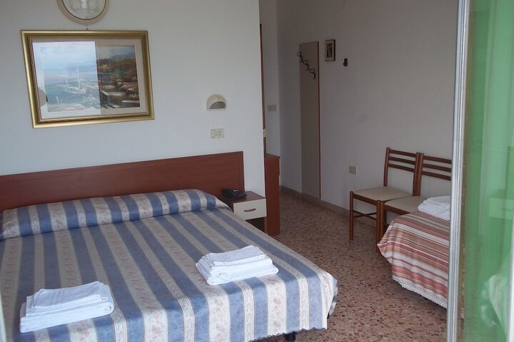 Room 15 of 125