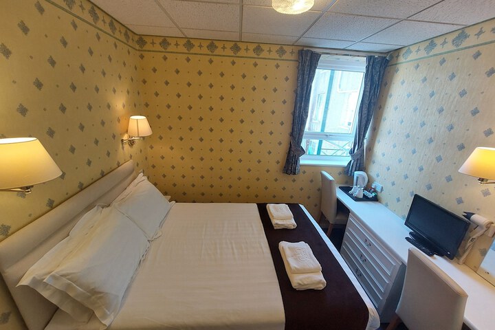 Room 28 of 44