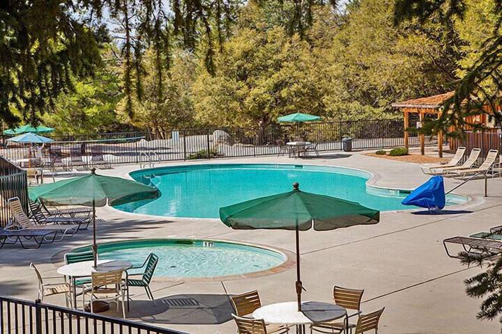 Pool 8 of 25