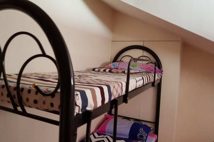 Room 10 of 25