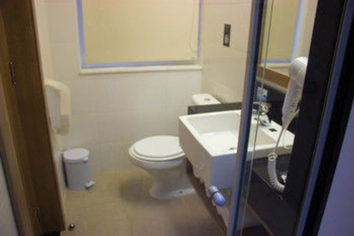Room 5 of 32