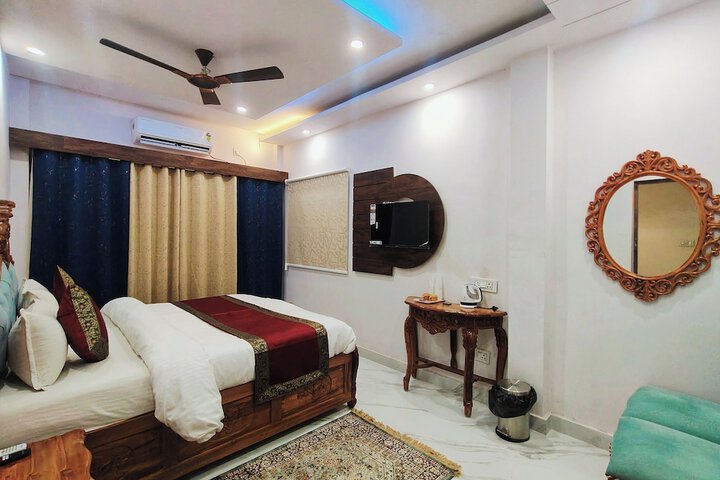 Room 9 of 33