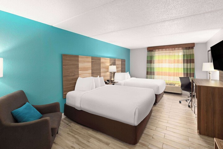 2 Queen Beds (4 of 10)