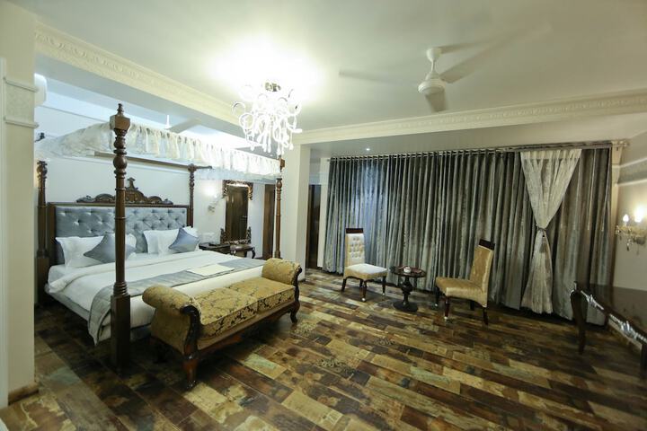 Room 10 of 31