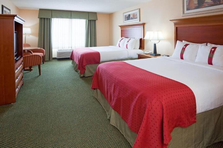 2 Queen Beds (17 of 17)