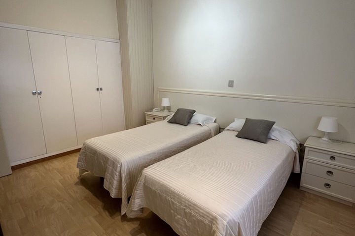 Room 35 of 154