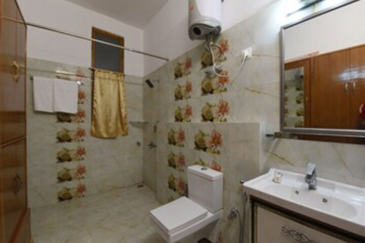Room 4 of 25