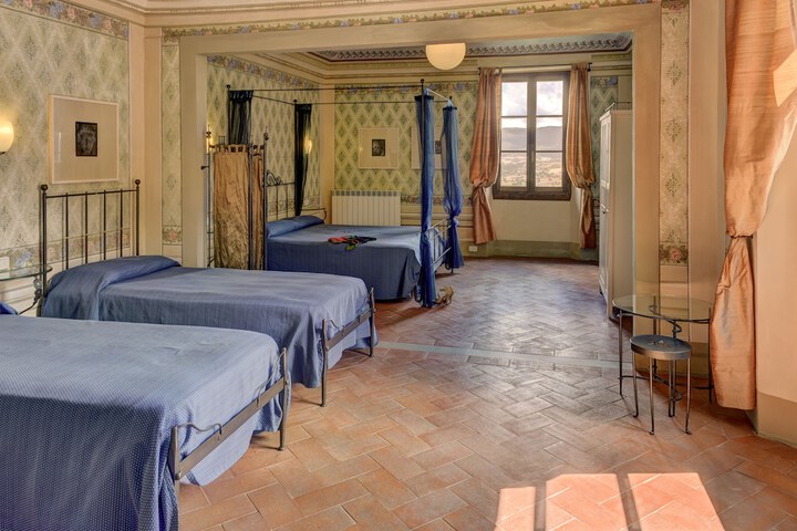 Room 9 of 30