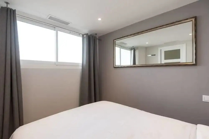 Room 4 of 15