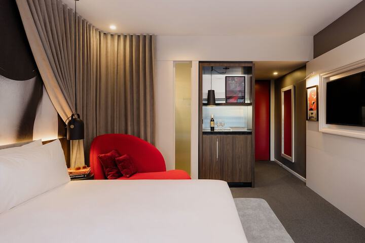 Room 18 of 74